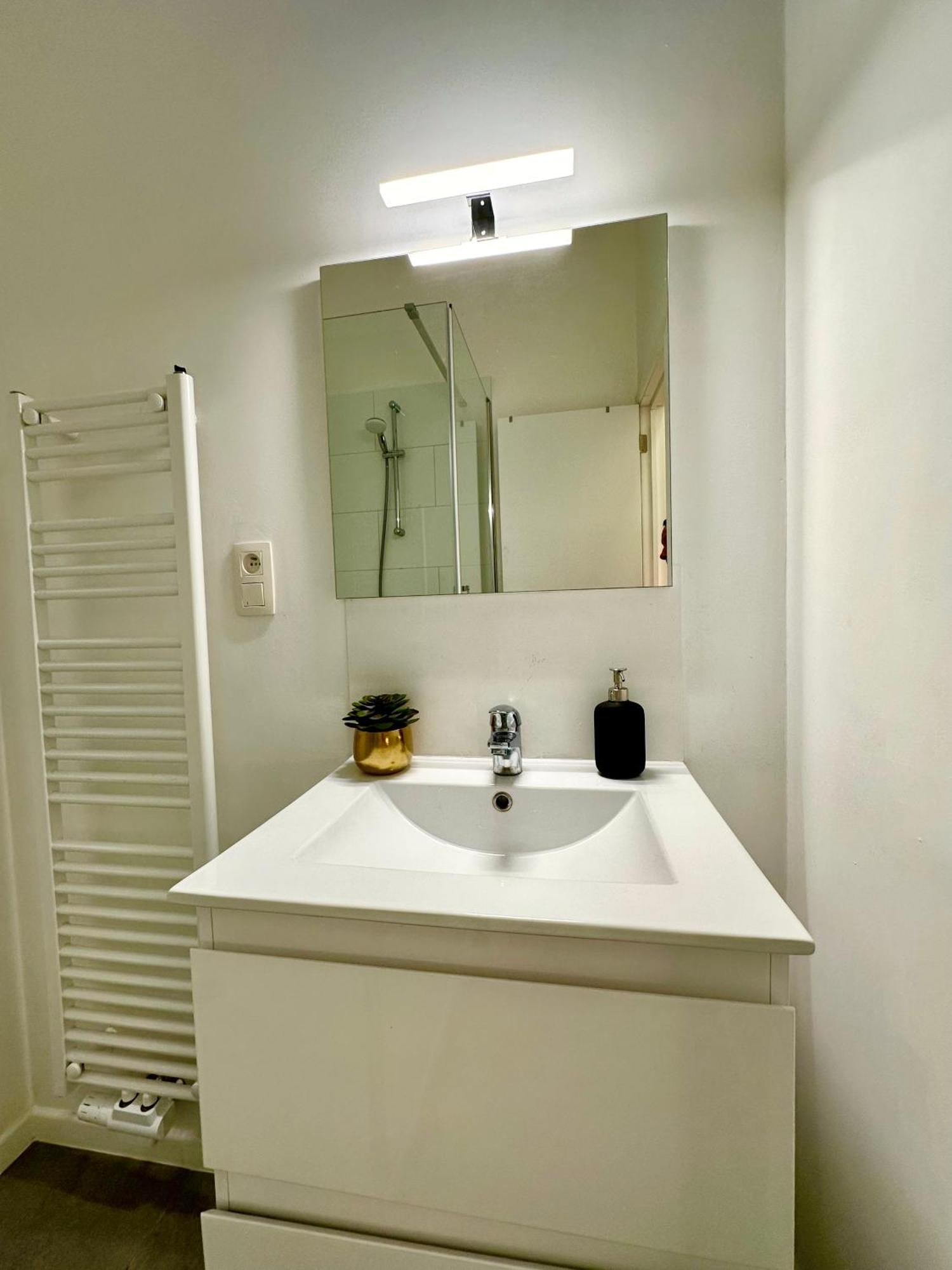 Luxury Suites Mons By Rikas Hotels المظهر الخارجي الصورة
