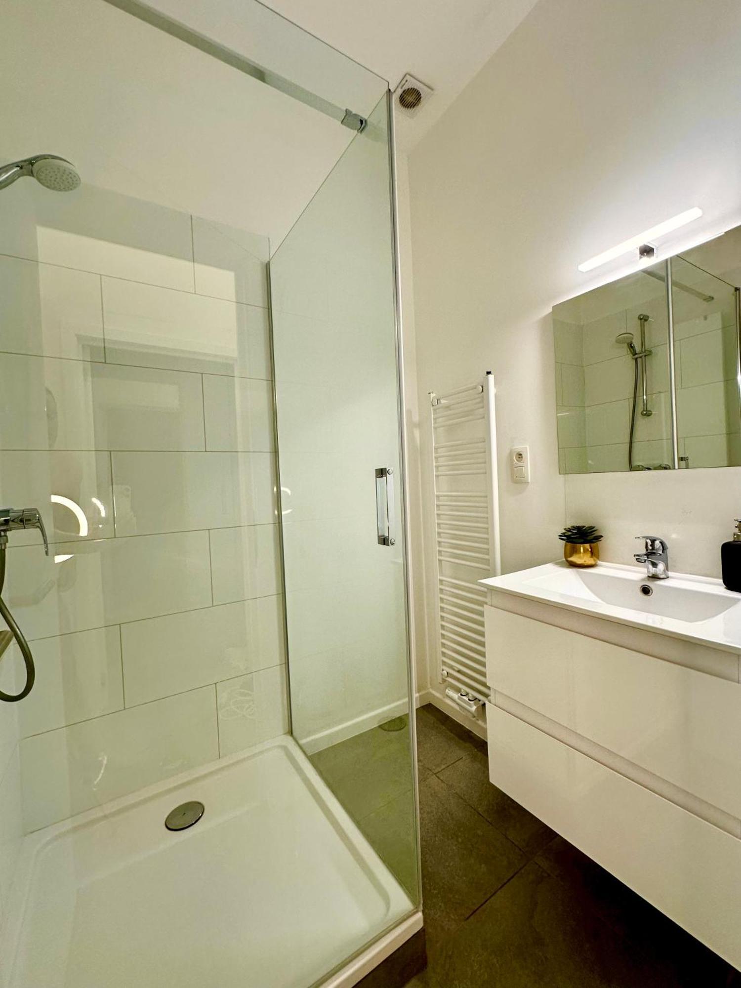 Luxury Suites Mons By Rikas Hotels المظهر الخارجي الصورة