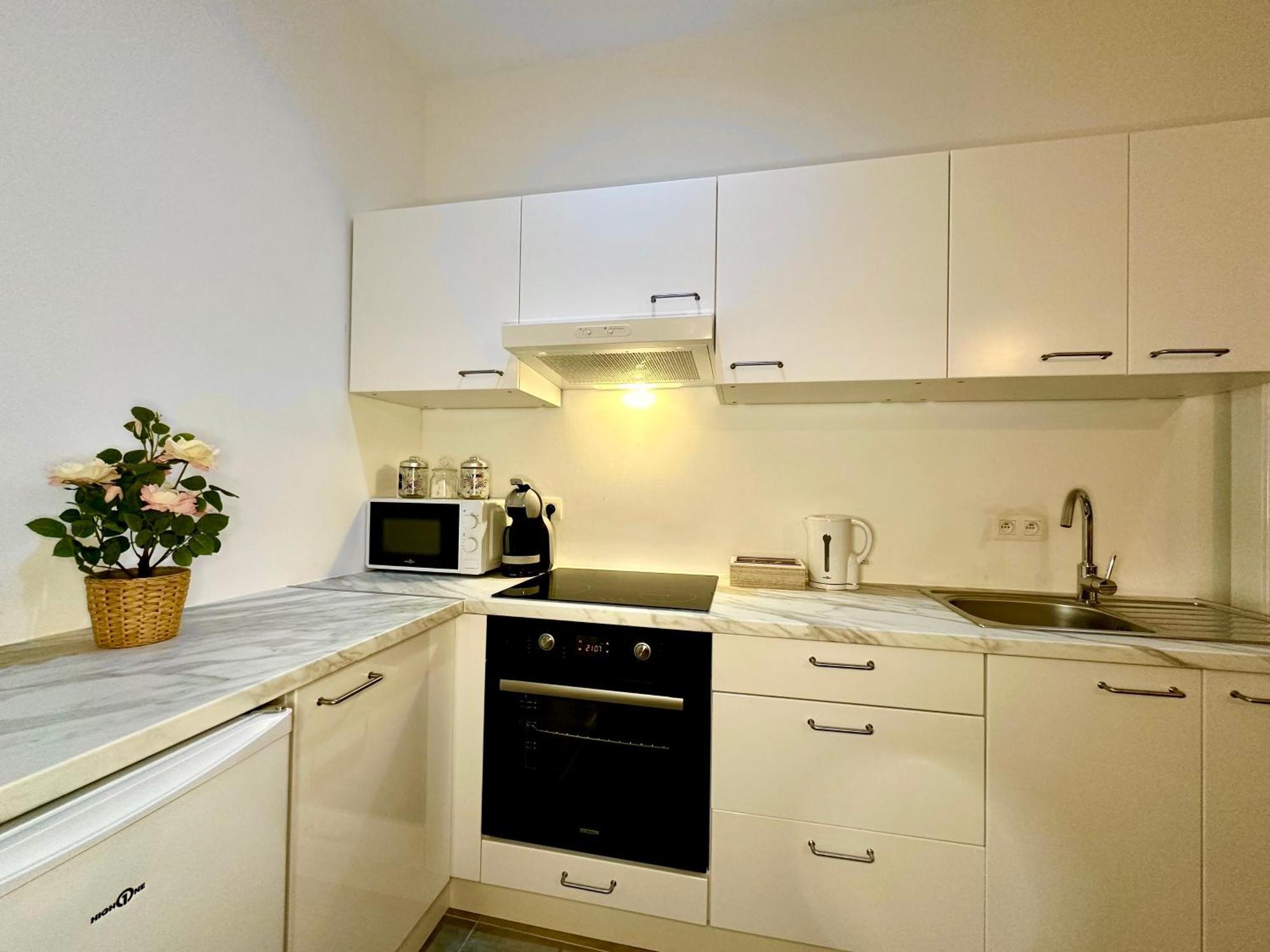 Luxury Suites Mons By Rikas Hotels المظهر الخارجي الصورة